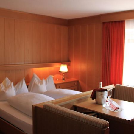 Albergo Alisander Corvara In Badia Eksteriør billede