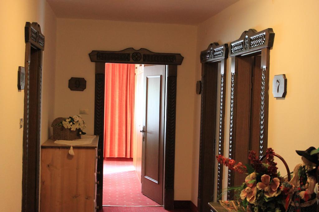 Albergo Alisander Corvara In Badia Eksteriør billede