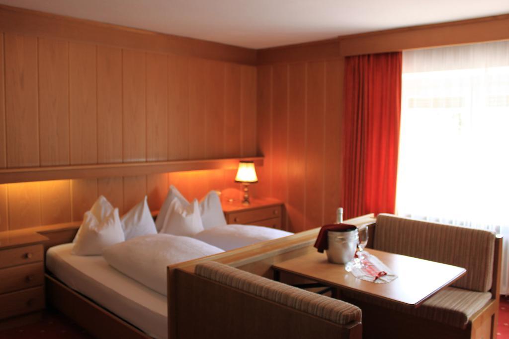Albergo Alisander Corvara In Badia Eksteriør billede