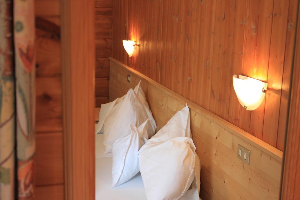 Albergo Alisander Corvara In Badia Eksteriør billede