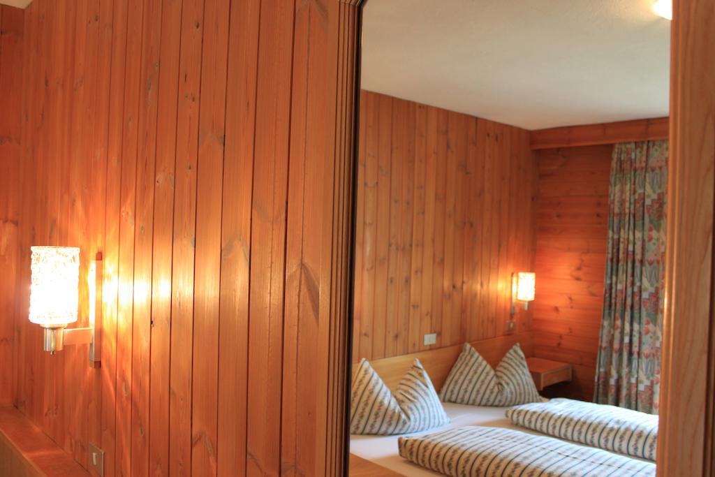 Albergo Alisander Corvara In Badia Eksteriør billede